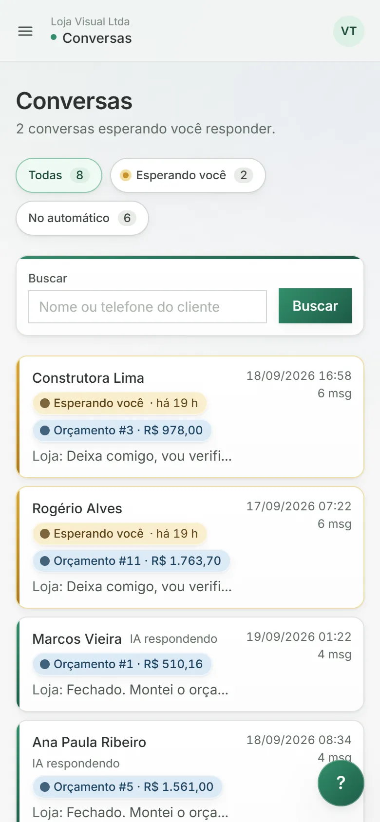 A mesma tela de Conversas vista no celular, com as conversas empilhadas uma sob a outra.